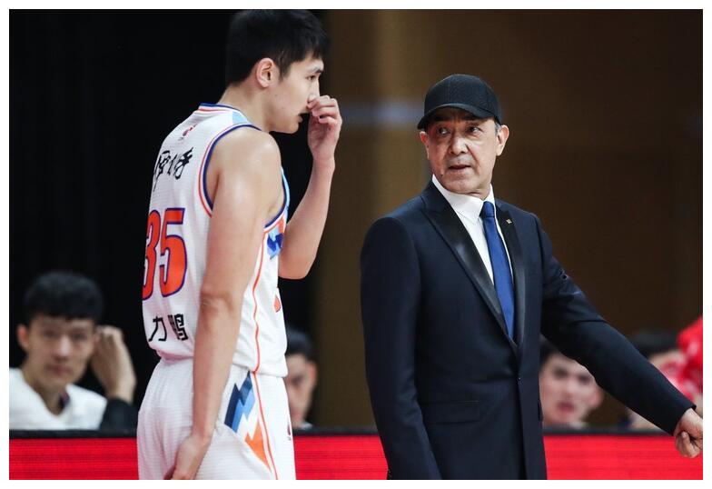 米兰体育APP-包含聖佩德罗赶在一战，豪取关键三分的词条