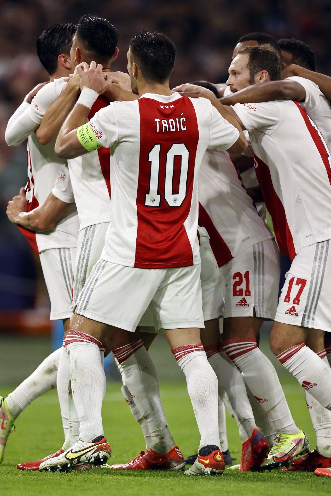 阿贾克斯翻盘多特，孟菲斯献绝杀的简单介绍